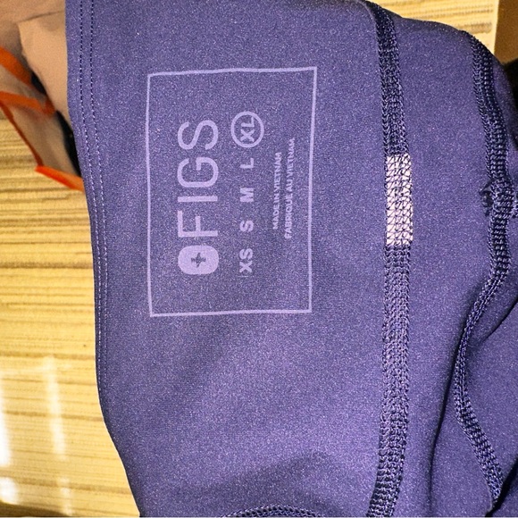 Figs navy flared scrub leggings - Picture 3 of 3